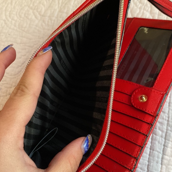 ✨Red VS Purse with wristlet✨ - Picture 10 of 10